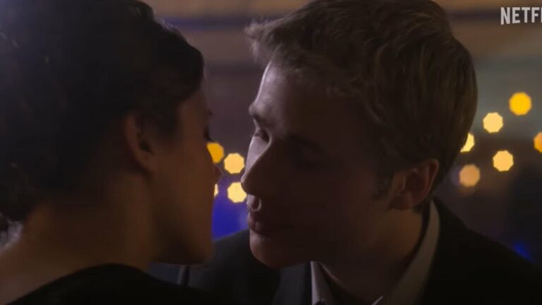 Crown-trailer-shows-William-and-Kateaposs-first-kiss.jpg