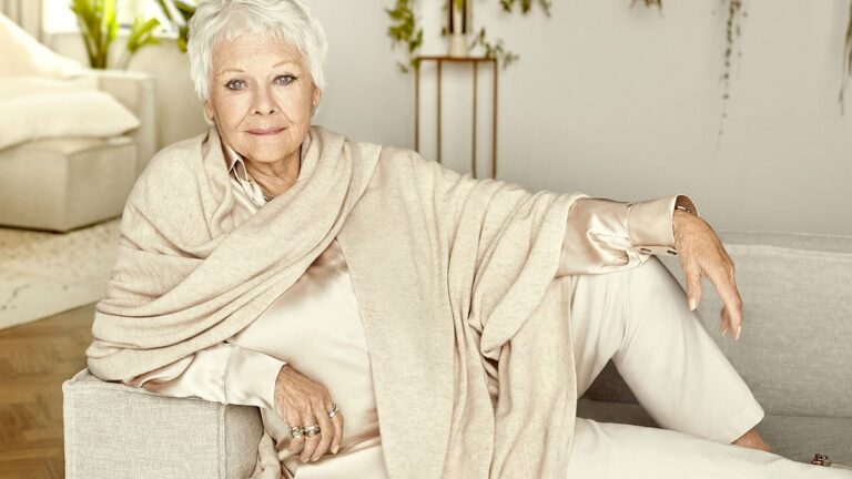 Dame-Judi-Dench-88-reveals-a-paramedic-asked-if-she-aposhad-a-carerapos.jpg