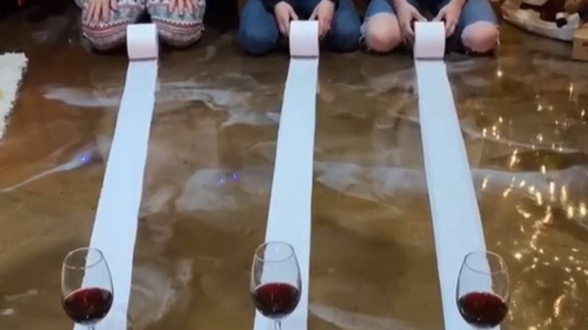 Easy-and-cheap-games-to-play-with-the-whole-family-this-Christmas.jpg