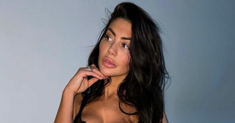 Geordie-Shores-Chloe-Ferry-spills-out-of-racy-Christmas-lingerie-in-racy-snaps.jpg