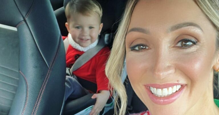 ITV-Corries-Lucy-Jo-Hudson-shows-off-adorable-kids-putting-up-Christmas-tree.jpg
