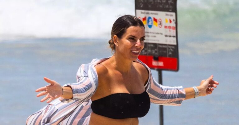 Im-A-Celebritys-Tony-Bellews-wife-looks-sensational-in-black-bikini-as-she-enjoys-day-at-the-beach.jpg