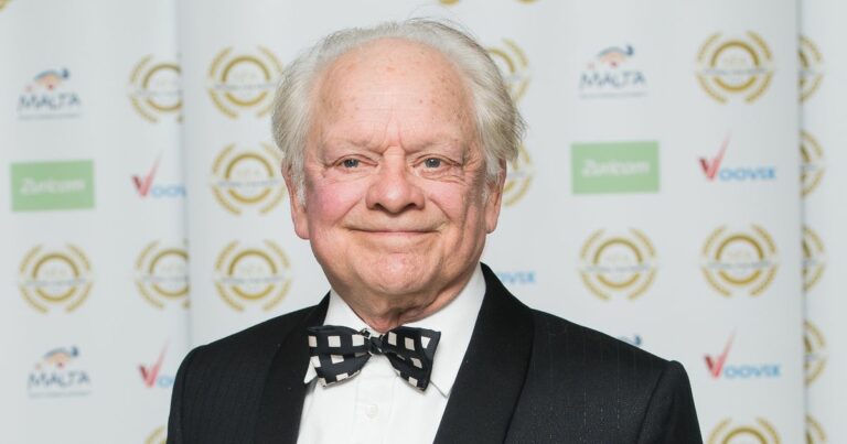 Inside-Sir-David-Jason-family-tragedy-and-loss-of-twin-brother-who-died-at-birth.jpg