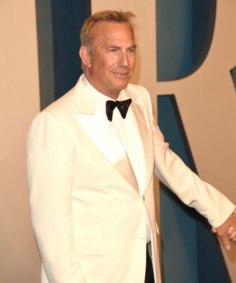 Kevin-Costner-is-apparently-dating-Jewel-after-a-visit-to-Necker-Island.jpg
