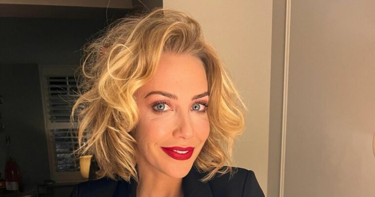 Laura-Hamilton-channels-‘Marilyn-Monroe-as-she-sizzles-in-plunging-blazer.jpg