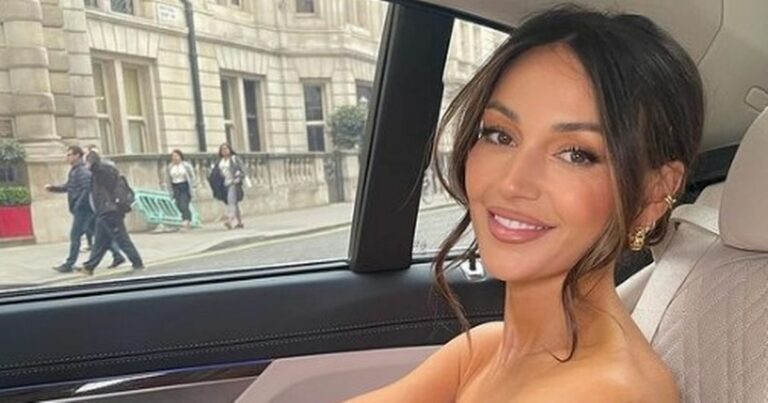 Michelle-Keegan-wows-in-tiny-crop-top-as-she-shows-off-abs-during-sweaty-workout.jpg