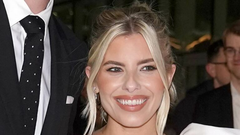 Mollie-King-is-dwarfed-by-her-fiance-Stuart-Broad-at-SPOTY-Awards.jpg