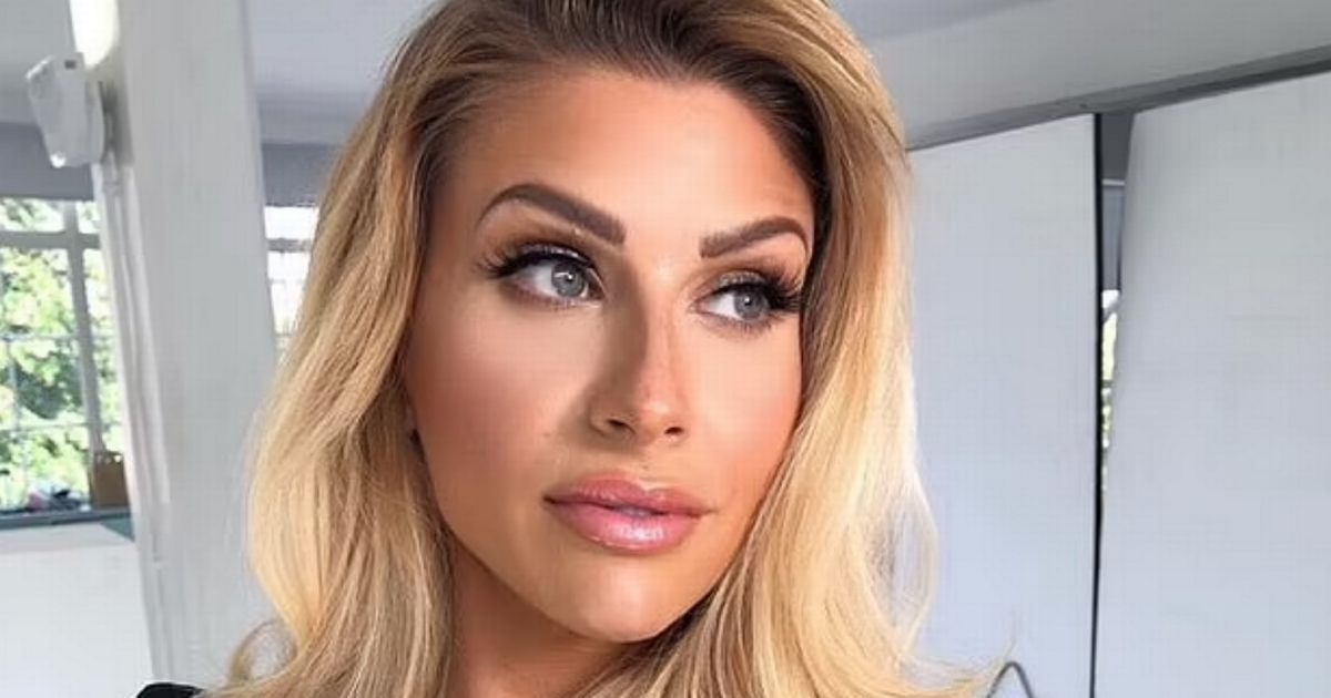 Mrs-Hinch-slams-troll-who-slated-her-for-buying-her-son-a-doll-and-pram-for-Christmas.jpg