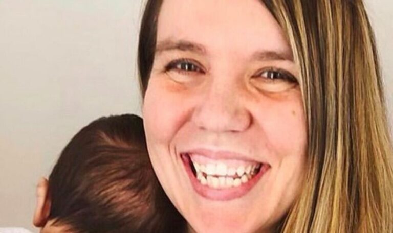 Mum-appalled-after-cafe-leaves-rude-note-about-daughter-on-receipt.jpg