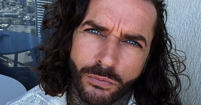 Pete-Wicks-breaks-silence-on-bedding-Im-A-Celeb-stars-wives-on-Aussie-trip.jpg