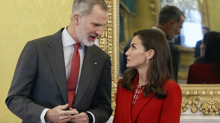 Queen-Letizia-attends-meeting-with-her-husband-amid-aposaffairapos-rumours.jpg