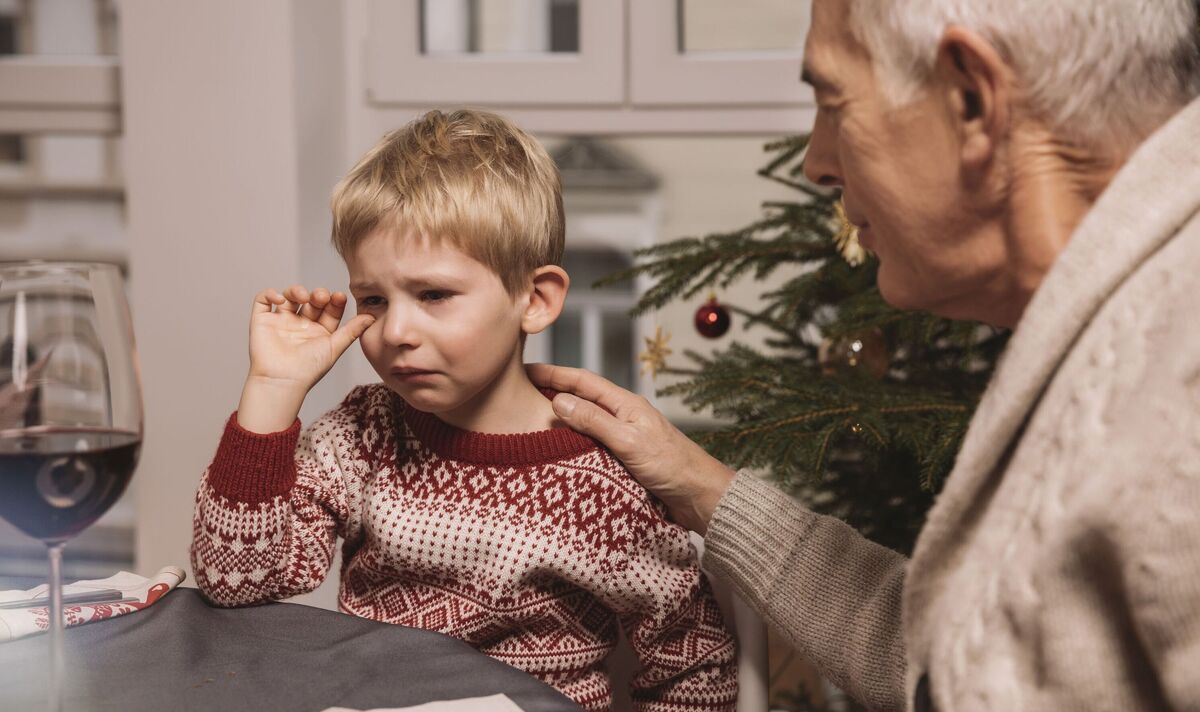 Reverend-accused-of-ruining-Christmas-after-telling-children-Santa-is-not-real.jpg