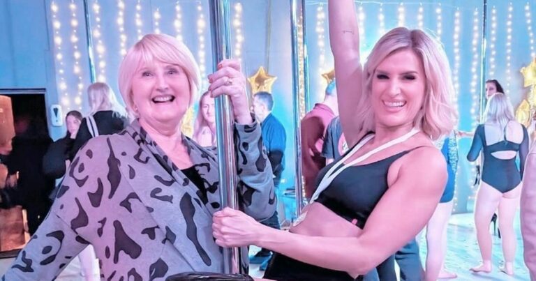Sarah-Jayne-Dunn-poses-in-skimpy-lingerie-as-she-goes-pole-dancing-with-mum.jpg