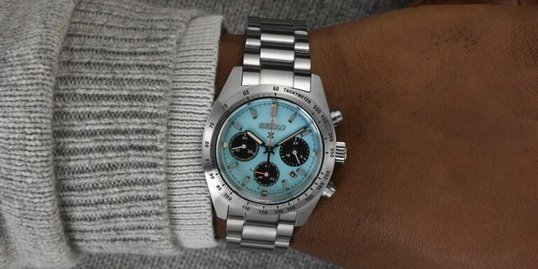 Seiko039s-Prospex-Speedometer-Solar-Speedtimer-Chronograph-Nods-to-Classic-Blue-Cars-From-the-‘60s.jpg