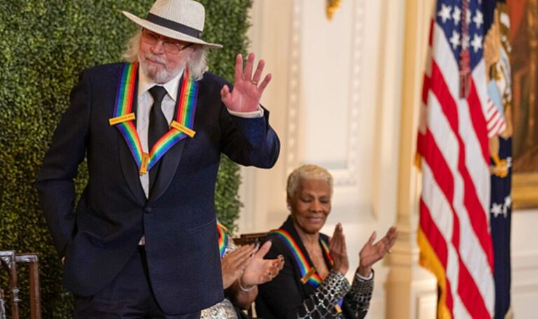 Sir-Barry-pays-moving-tribute-to-brothers-Gibb-as-a-‘family-of-love.jpg