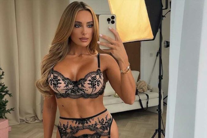 Towiex27s-Amber-Turner-looks-incredible-as-she-shows-off-her-toned-body-in-sexy-lingerie-The-Sun.jpg