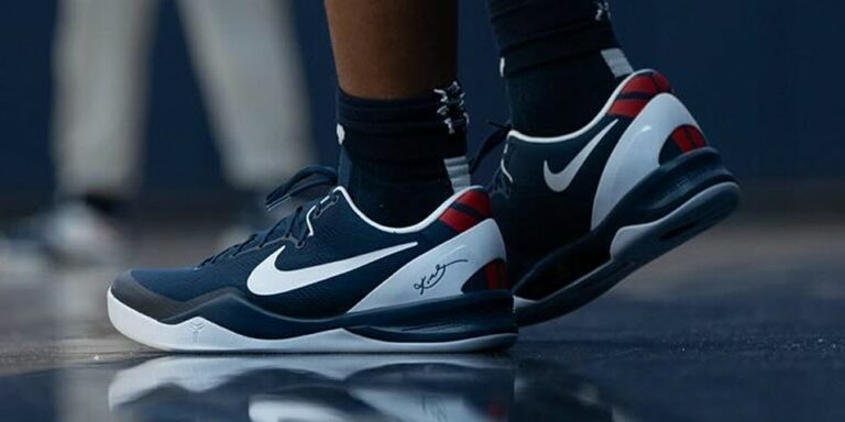 UCONN-Basketball-Team-Receives-Nike-Kobe-8-Protro-PEs.jpg