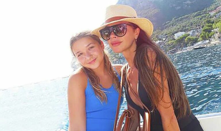 Victoria-Beckham-plans-to-discuss-her-breast-operation-with-daughter-Harper.jpg