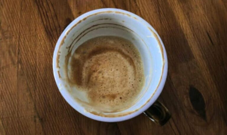 ‘Easily-remove-tea-mug-stains-in-30-minutes-without-scrubbing-or-using-bleach.jpg